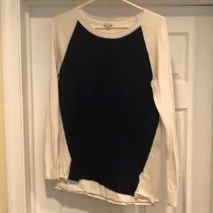 Gap design and crafted sweater woman’s medium